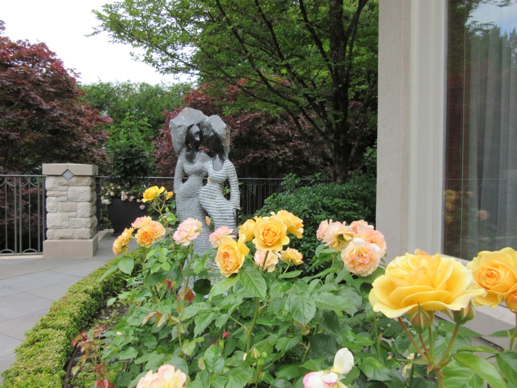 rose garden sculpture